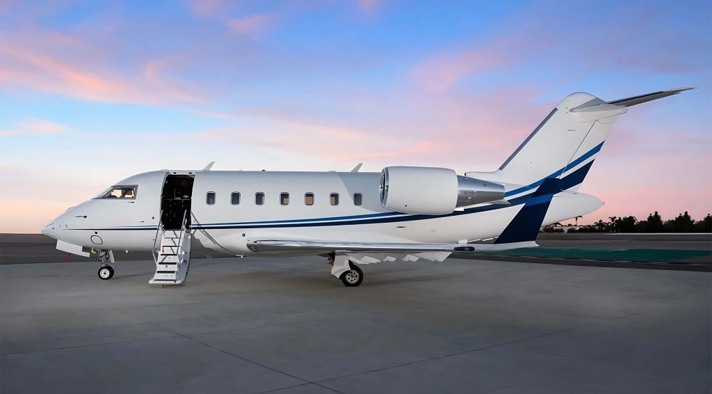 Jet privado Challenger 605 estacionado, listo para vuelos ejecutivos en México y USA
