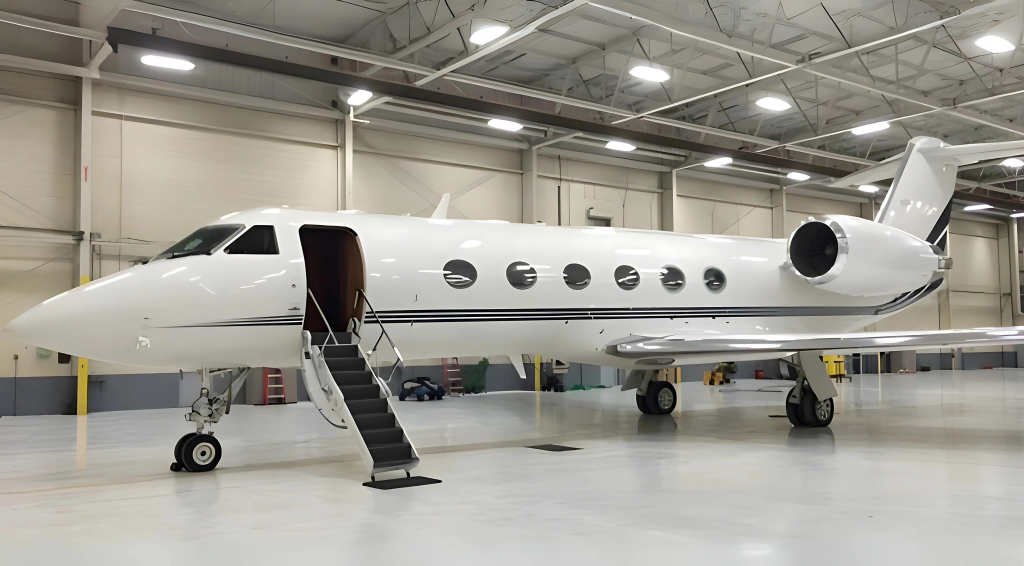 Gulfstream 300 estacionado listo para vuelos privados en México y USA