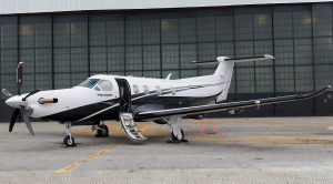 Avión Pilatus PC-12 estacionado, ideal para vuelos ejecutivos y privados en México