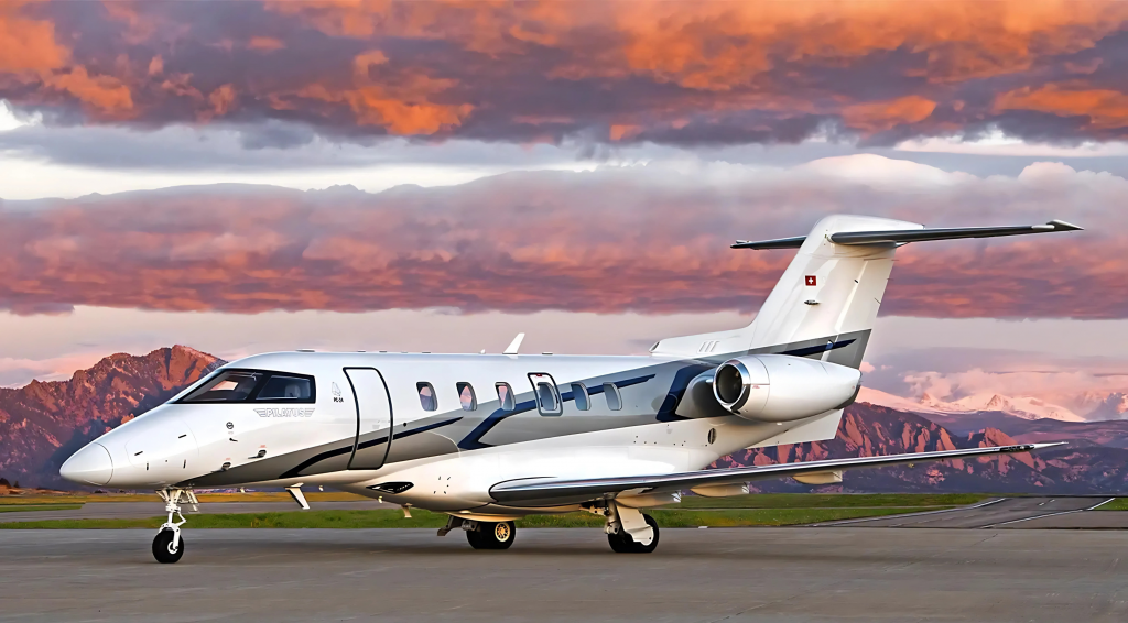 Jet Pilatus PC-24 estacionado en aeropuerto listo para vuelos ejecutivos