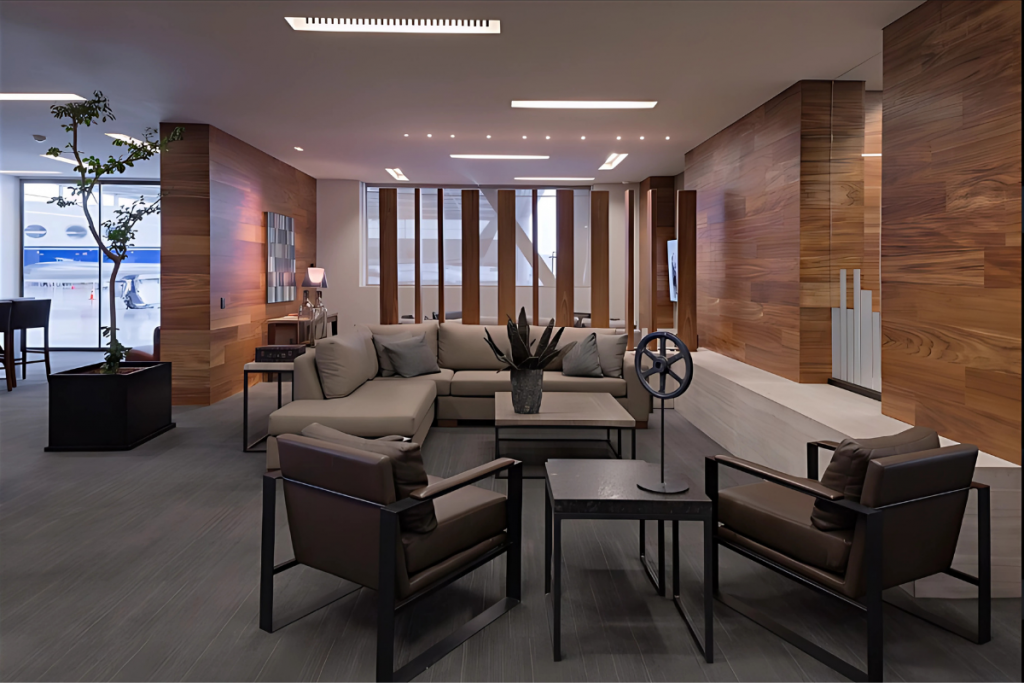 Sala VIP en terminal privada FBO con diseño exclusivo para vuelos privados