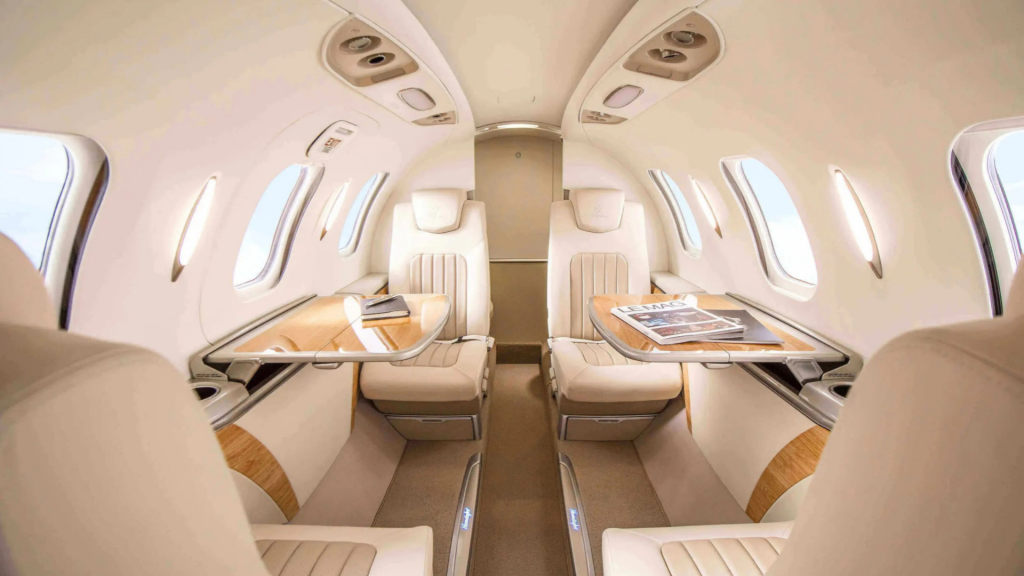 Cabina ejecutiva del Honda Jet Elite II – interior de lujo con Villaa Jets