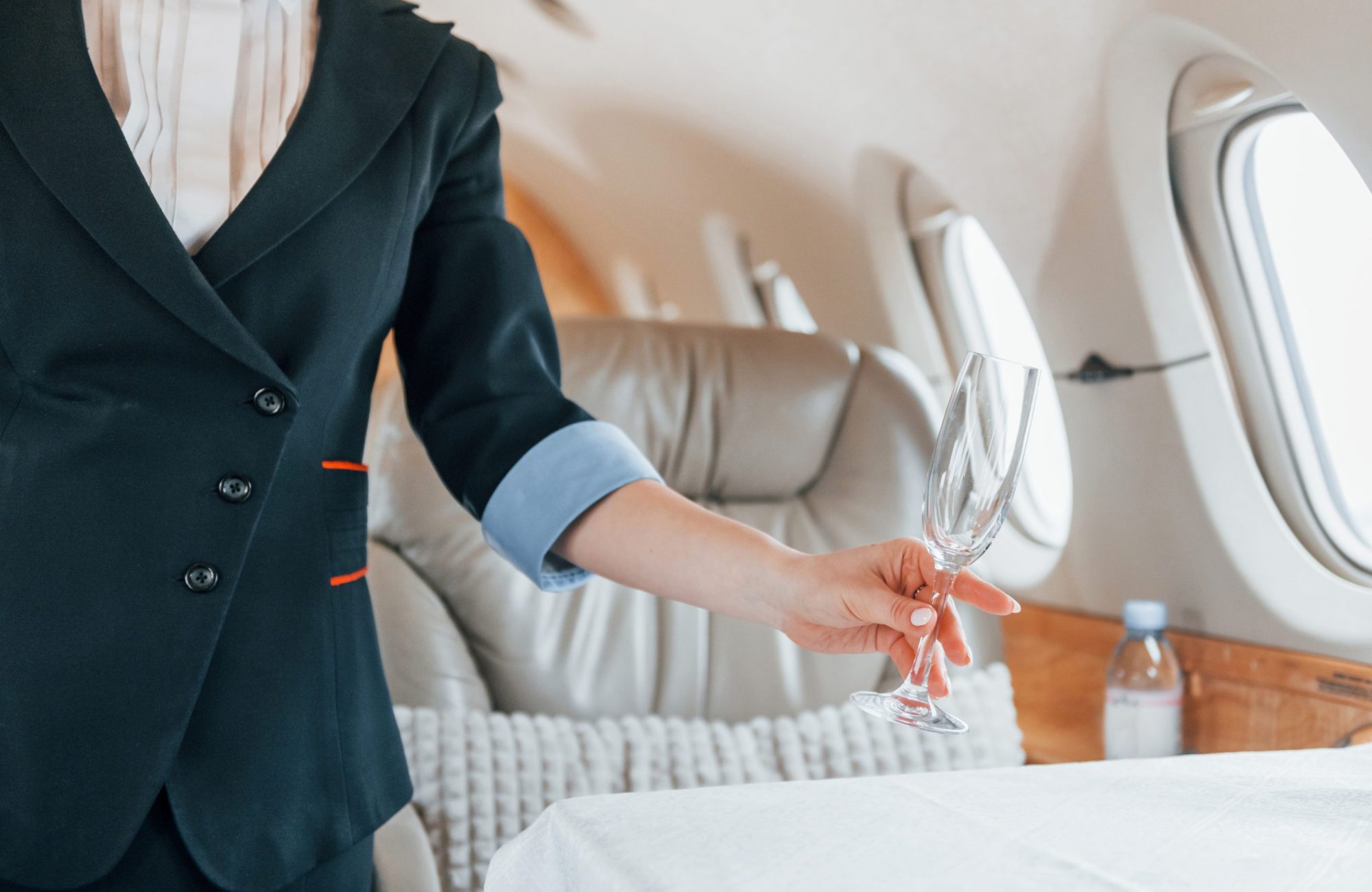 Concierge ejecutivo de Villaa Jets asistiendo a cliente VIP